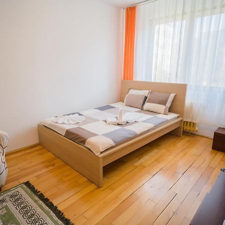 Rustic & Spacious 3Br Apartment Bukares Bagian luar foto